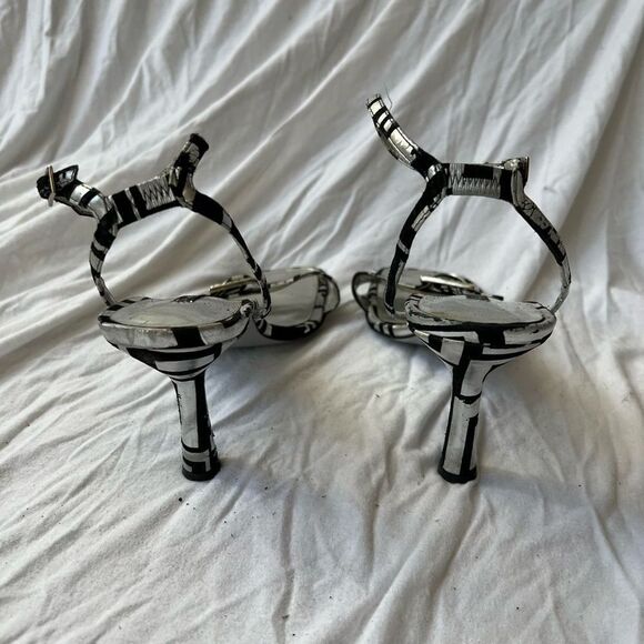 Nine West Yess Silver and Black Ankle Strap Heel Sandals - 9M - Picture 3 of 5